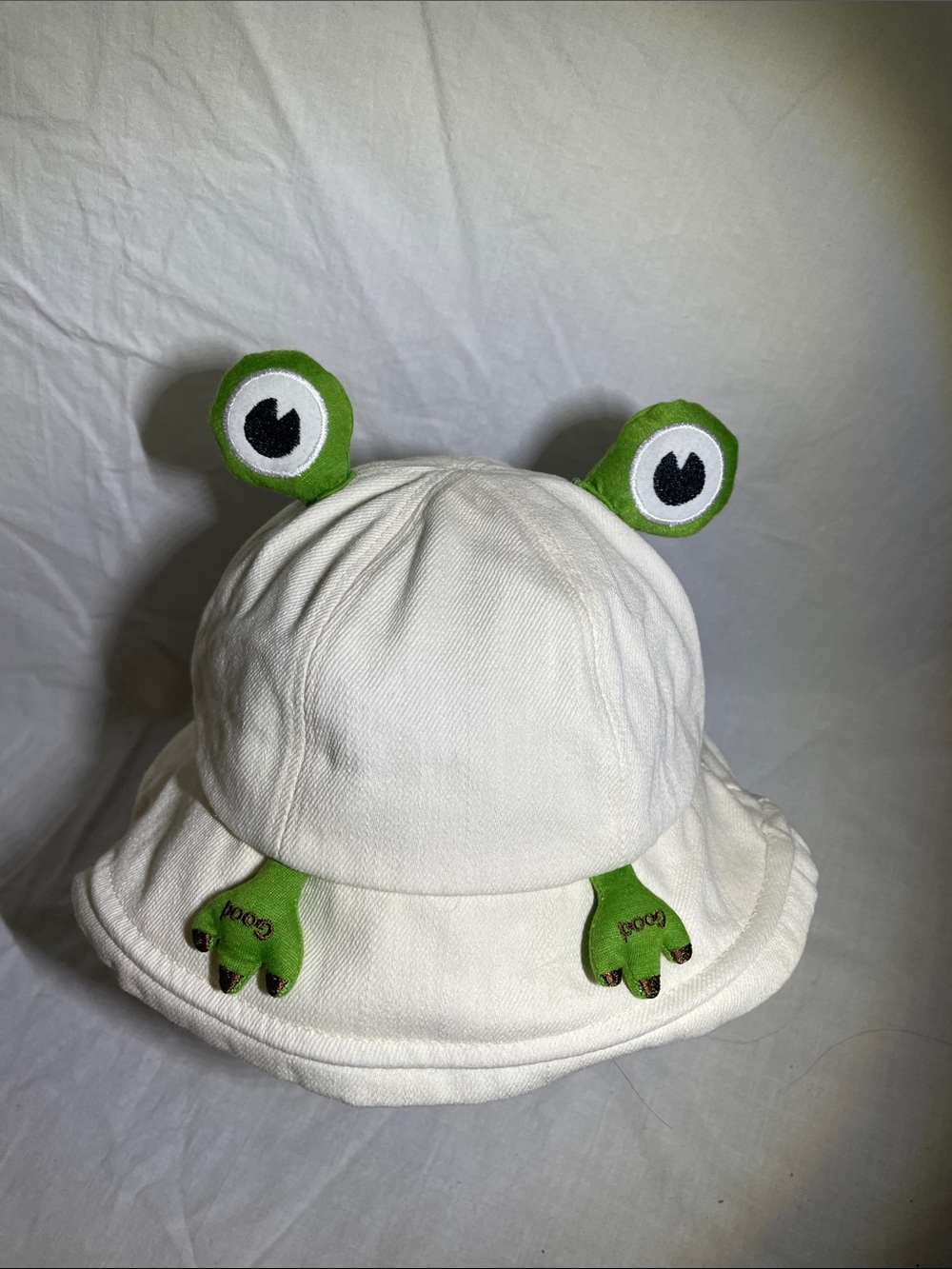 Cute White Kids Bucket Hat with Green Frog Eyes